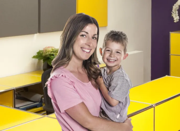Mutter mit Kind – frühe kieferorthopädische Beurteilung